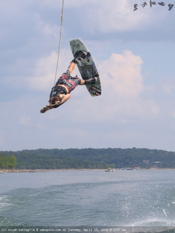 8-27-05-22-wakeboarding-wakeskating-photos.jpg