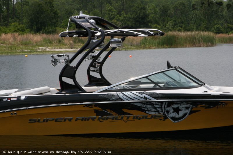 boat-with-cover-008-wakeboarding-wakeskating-photos.jpg