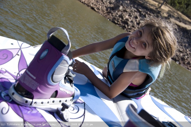 girls-ride_14-wakeboarding-wakeskating-photos.jpg