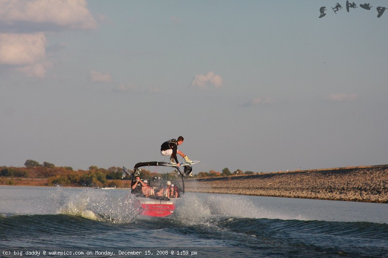 kyle2-wakeboarding-wakeskating-photos.jpg
