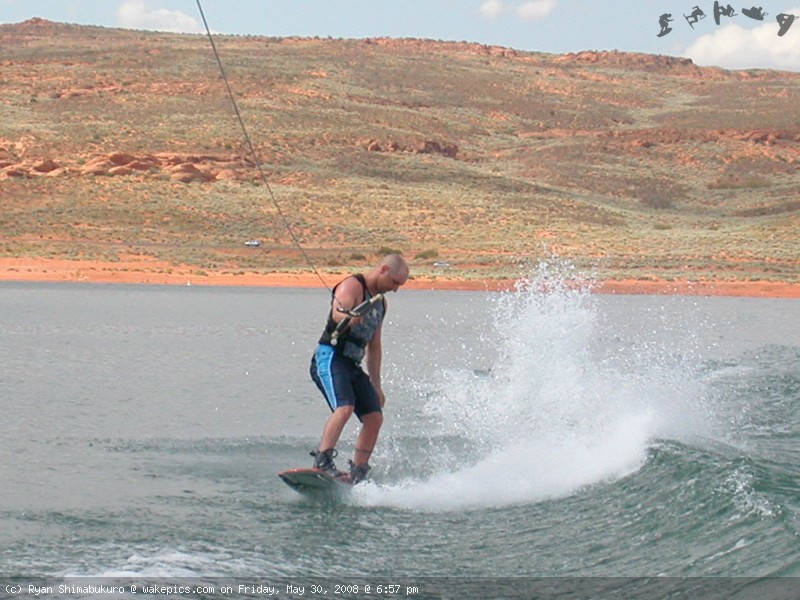 mike-sh-wakeboarding-wakeskating-photos.jpg