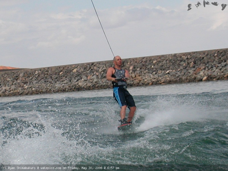 mike-sh2-wakeboarding-wakeskating-photos.jpg