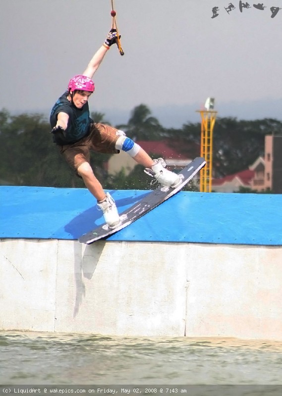 mili_wall-wakeboarding-wakeskating-photos.jpg
